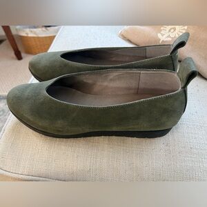 Eileen Fisher moss suede shoes size 9